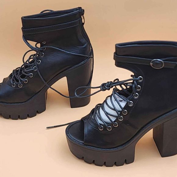 🖤Goth 🖤inspired black chunky heels Woman's shoes. Size 8.5 Euro 39👠👠 - Picture 2 of 7